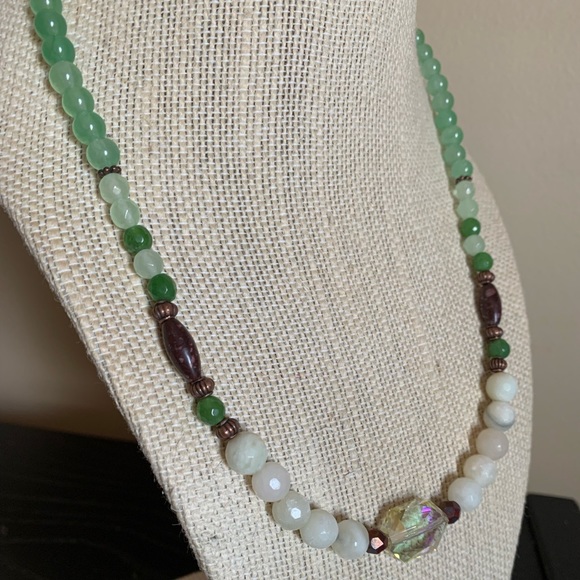Beautiful Gemstone Light Green Necklace. NEW. 19” + 4” extender. Handmade - Picture 9 of 14